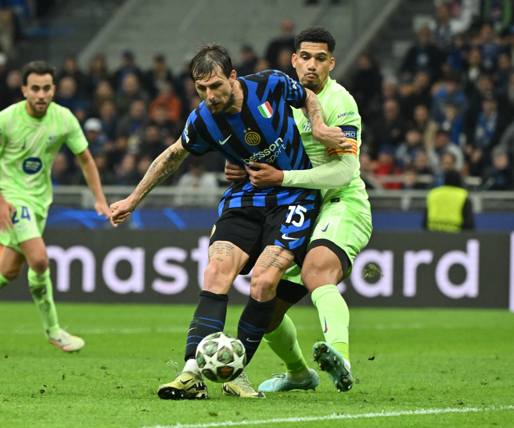 幸亏今天有点发挥，不然又是20秒被换下（还好今天稍有发挥，否则又要20秒就被换下）