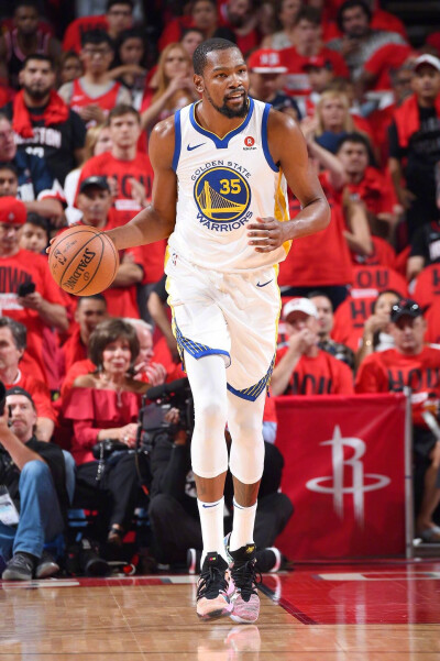 意外之喜！范德比尔特底角三分&飞身补篮个人连拿5分（惊喜一幕！范德比尔特底角三分+飞身补篮个人连得5分）