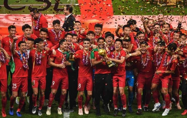 申京：我不是下一个约基奇和奥尼尔，我更想成为第二个詹姆斯（申京：拒绝“下一个约基奇／奥尼尔”标签，更想做“第二个詹姆斯”）