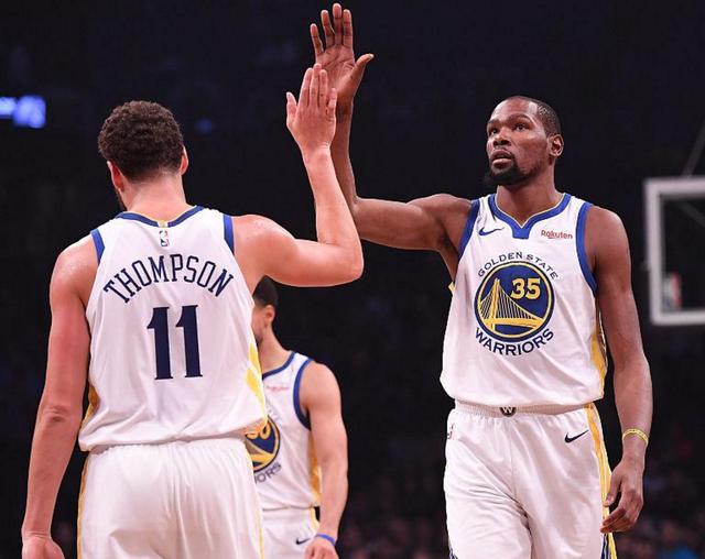 球色生香 ｜ 富二代超模爱上黑人小混混 她让施罗德从街头蜕变超巨（球色生香 ｜ 富二代超模恋上街头青年 她助施罗德逆袭成超级球星）