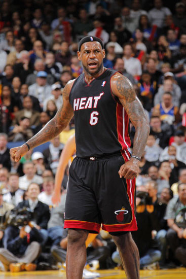 皇马19岁左后卫巴尔德佩尼亚斯有望首秀，本周欧冠入选大名单（皇马19岁左后卫巴尔德佩尼亚斯有望迎来首秀，本周欧冠大名单在列）