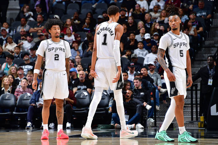 半场战报：帕尔马1-1博洛尼亚，阿德里安-贝尔纳韦，圣地亚哥-卡斯特罗破门（半场速递：帕尔马1-1博洛尼亚，阿德里安-贝尔纳韦与圣地亚哥-卡斯特罗各自建功）